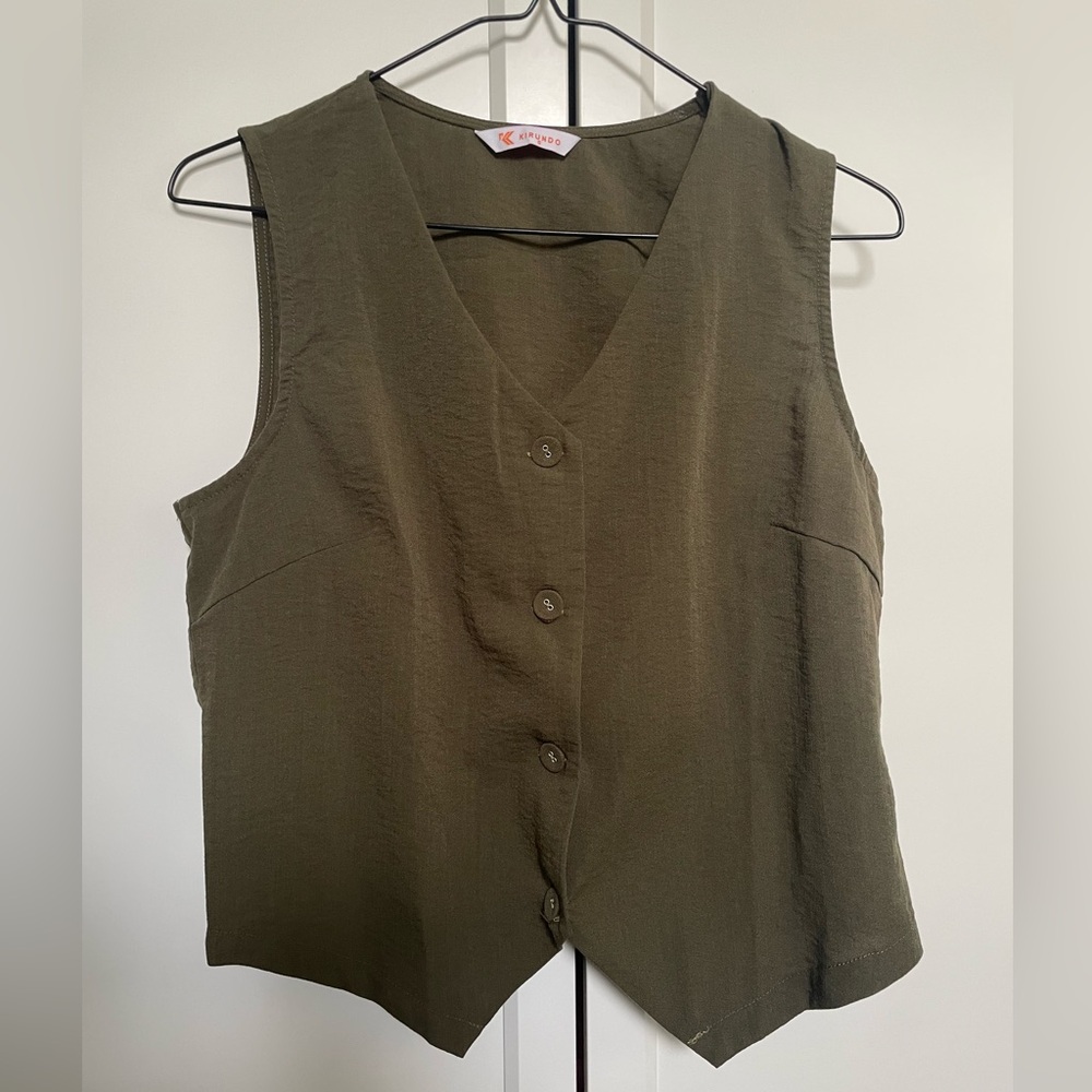Kirundo Women’s Olive Green Button-Down Vest Small NWOT Sleeveless Blouse Top